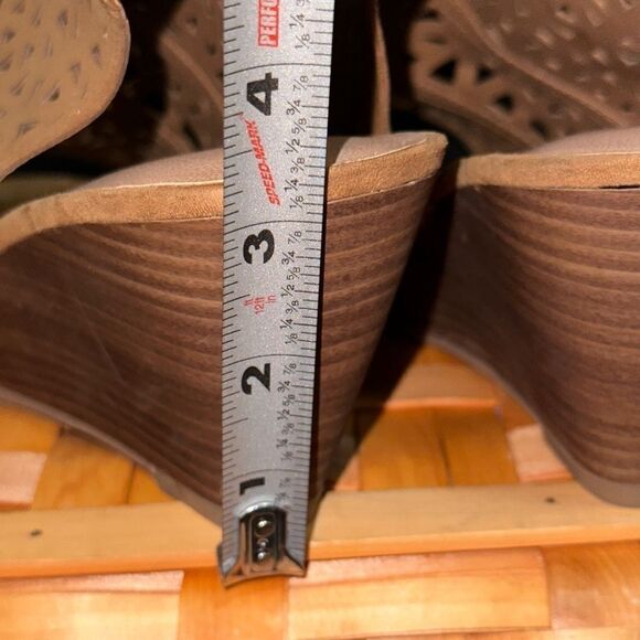 Torrid Tan Faux Suede Laser Cut Wedge Shootie (11 WW)new - Picture 6 of 7